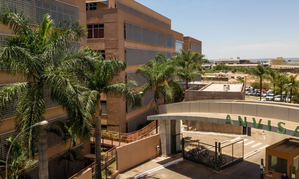 anvisa-determina-suspensao-de-tonico-capilar-e-apreensao-de-cosmeticos