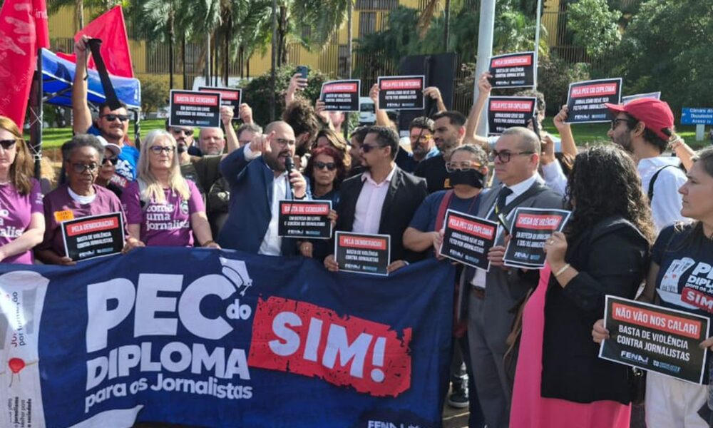 jornalistas-fazem-ato-contra-censura-e-agressoes-na-camara