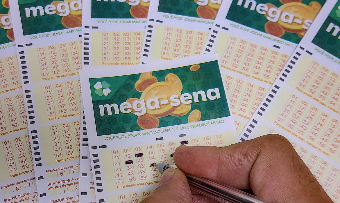 mega-sena:-concurso-2951-acumula-e-premio-pode-chegar-a-r$-52-milhoes
