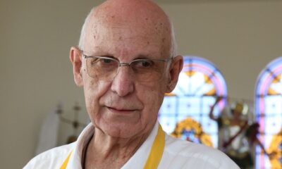 igreja-determina-que-padre-julio-pare-de-transmitir-missas-na-internet