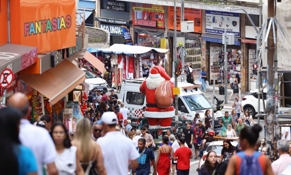 compras-de-ultima-hora-agitam-comercio-popular-em-sao-paulo