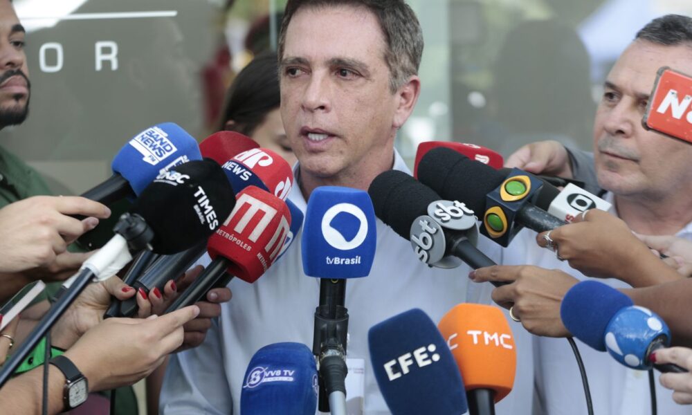 bolsonaro-deve-ter-alta-nesta-quinta-e-retornar-a-cela-na-pf