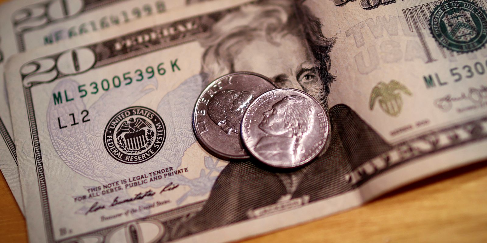 dolar-cai-para-r$-5,37-com-reducao-de-preocupacoes-com-venezuela