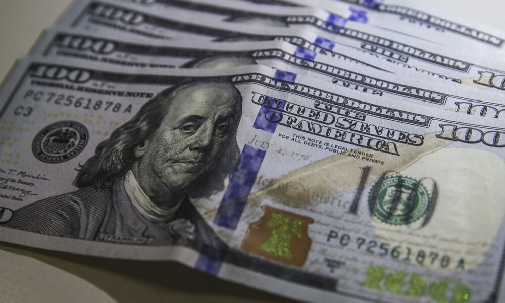 brasil-tem-segunda-maior-saida-de-dolares-da-historia-em-2025