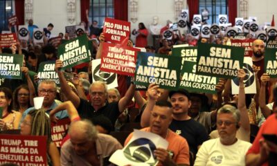 em-ato-em-sp,-manifesto-celebra-democracia-contra-atos-de-8-de-janeiro