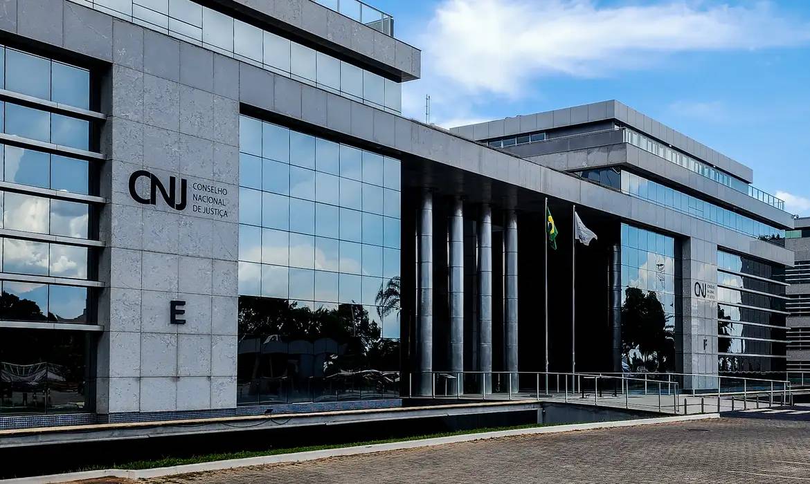 tj-de-mt-paga-r$-28,4-mi-em-valores-extras-a-magistrados-e-e-alvo-de-denuncia-no-cnj