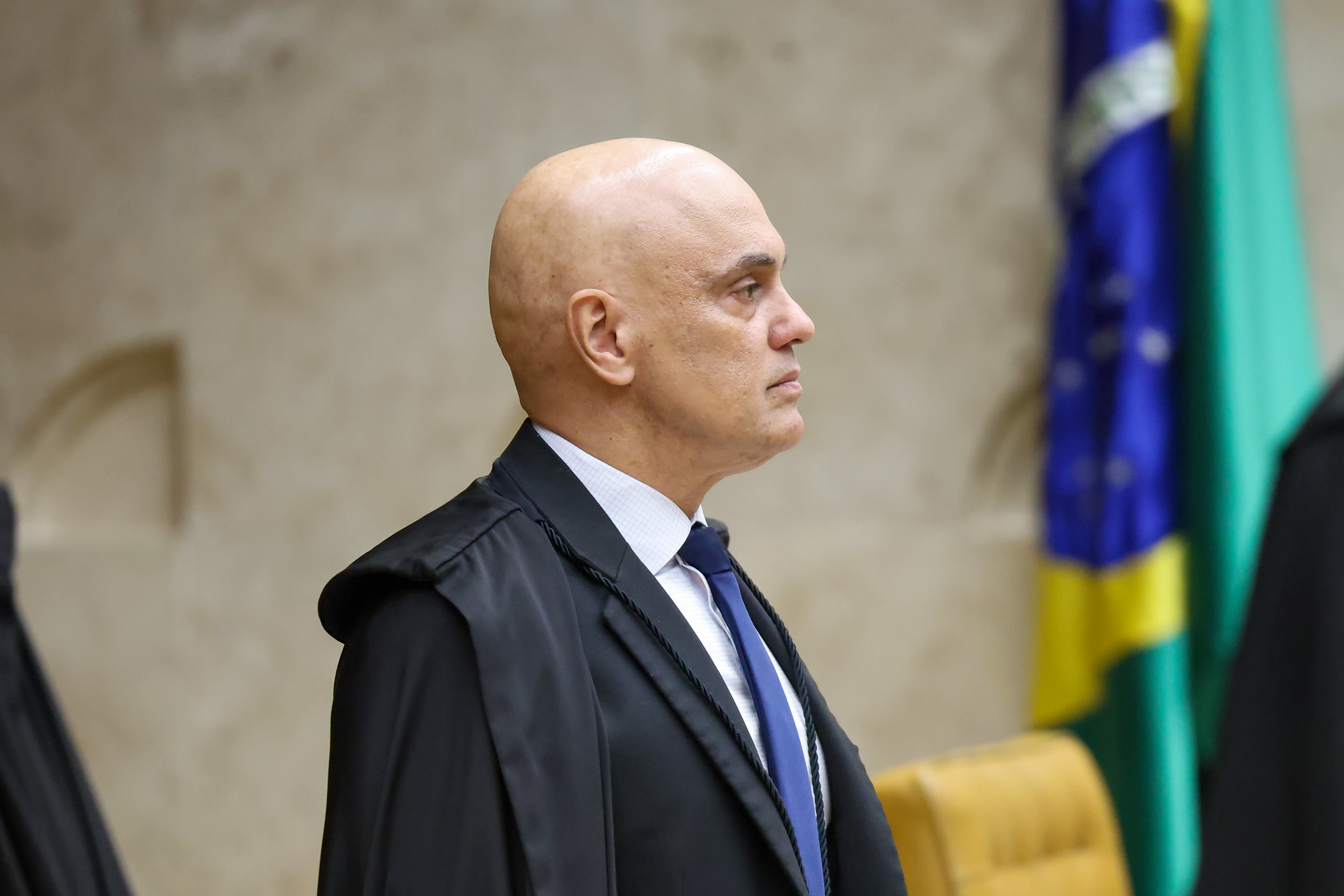 moraes-abre-inquerito-para-apurar-se-receita-e-coaf-vazaram-dados-de-ministros-do-stf