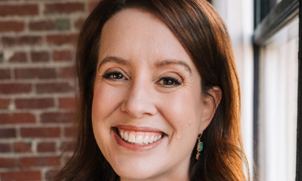 autora-best-seller-de-“bridgerton”,-julia-quinn,-vem-ao-brasil-na-bienal-da-bahia