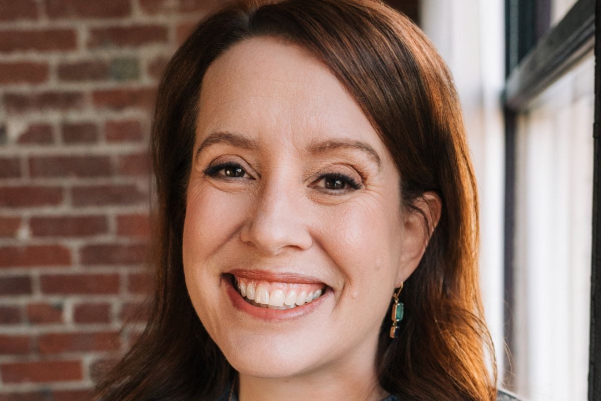 autora-best-seller-de-“bridgerton”,-julia-quinn,-vem-ao-brasil-na-bienal-da-bahia