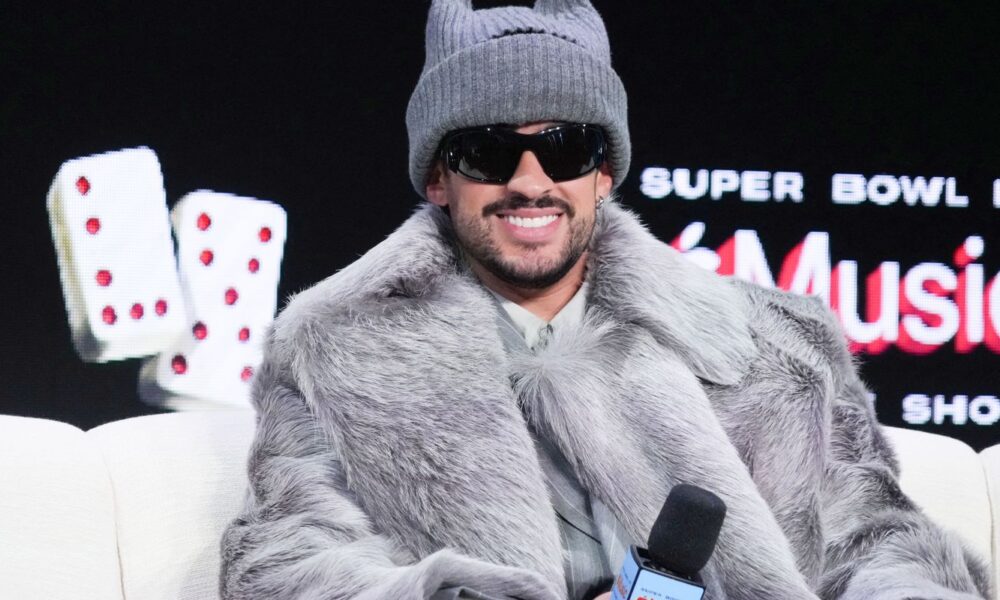bad-bunny,-vencedor-do-grammy-e-critico-de-trump,-canta-no-super-bowl