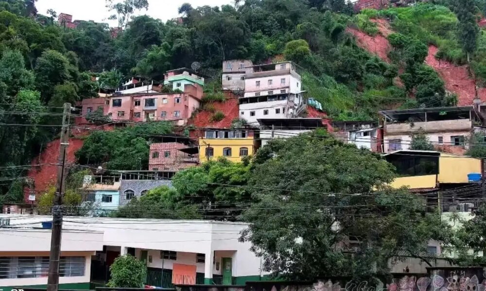 lula-mobiliza-equipes-federais-para-atuar-em-meio-a-chuvas-em-mg