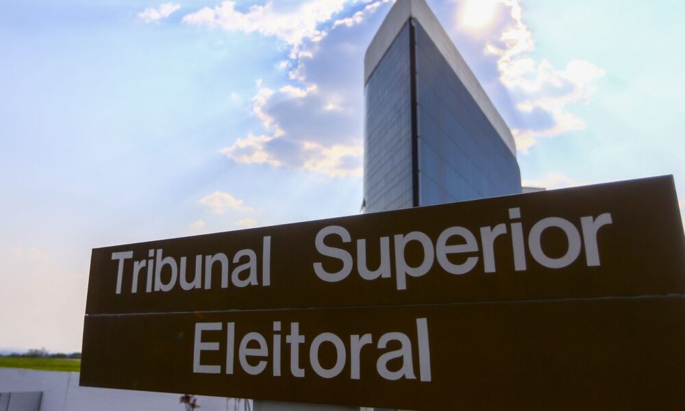 tse-aprova-restricoes-para-uso-de-ia-nas-eleicoes-de-outubro
