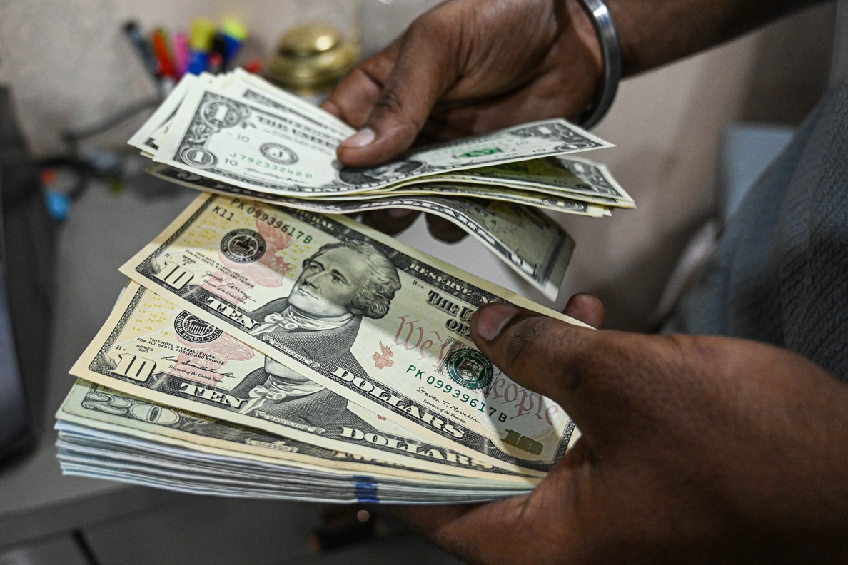 dolar-dispara-3%-e-ultrapassa-o-patamar-de-r$-5,30-com-extensao-do-conflito-no-ira