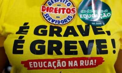 profissionais-da-educacao-publica-do-rio-fazem-paralisacao-na-quinta