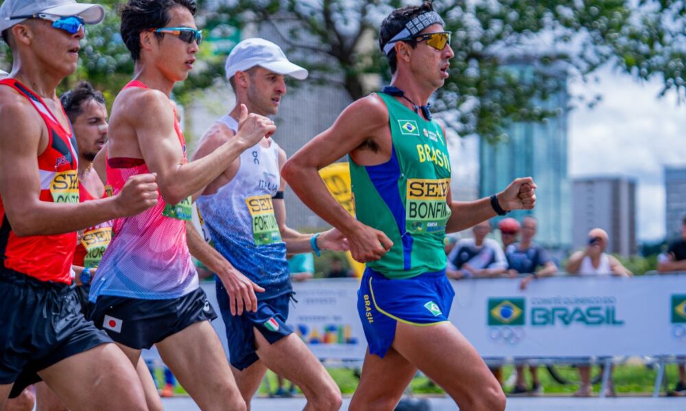 caio-bonfim-e-equipe-feminina-conquistam-bronze-no-mundial-de-marcha