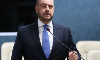 governador-em-exercicio-do-rio-troca-comando-de-secretarias