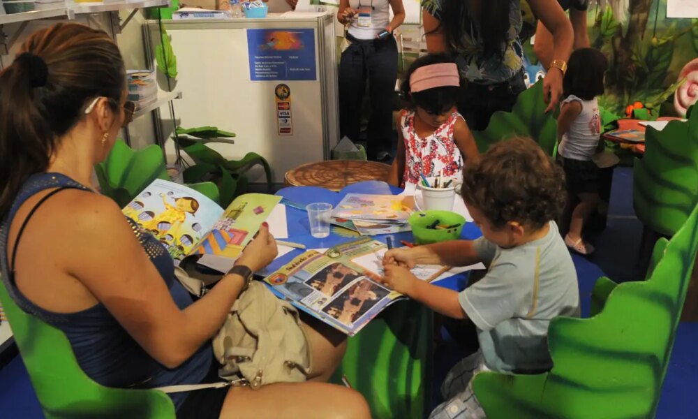 estudo-revela-que-53%-das-familias-raramente-leem-para-crianca