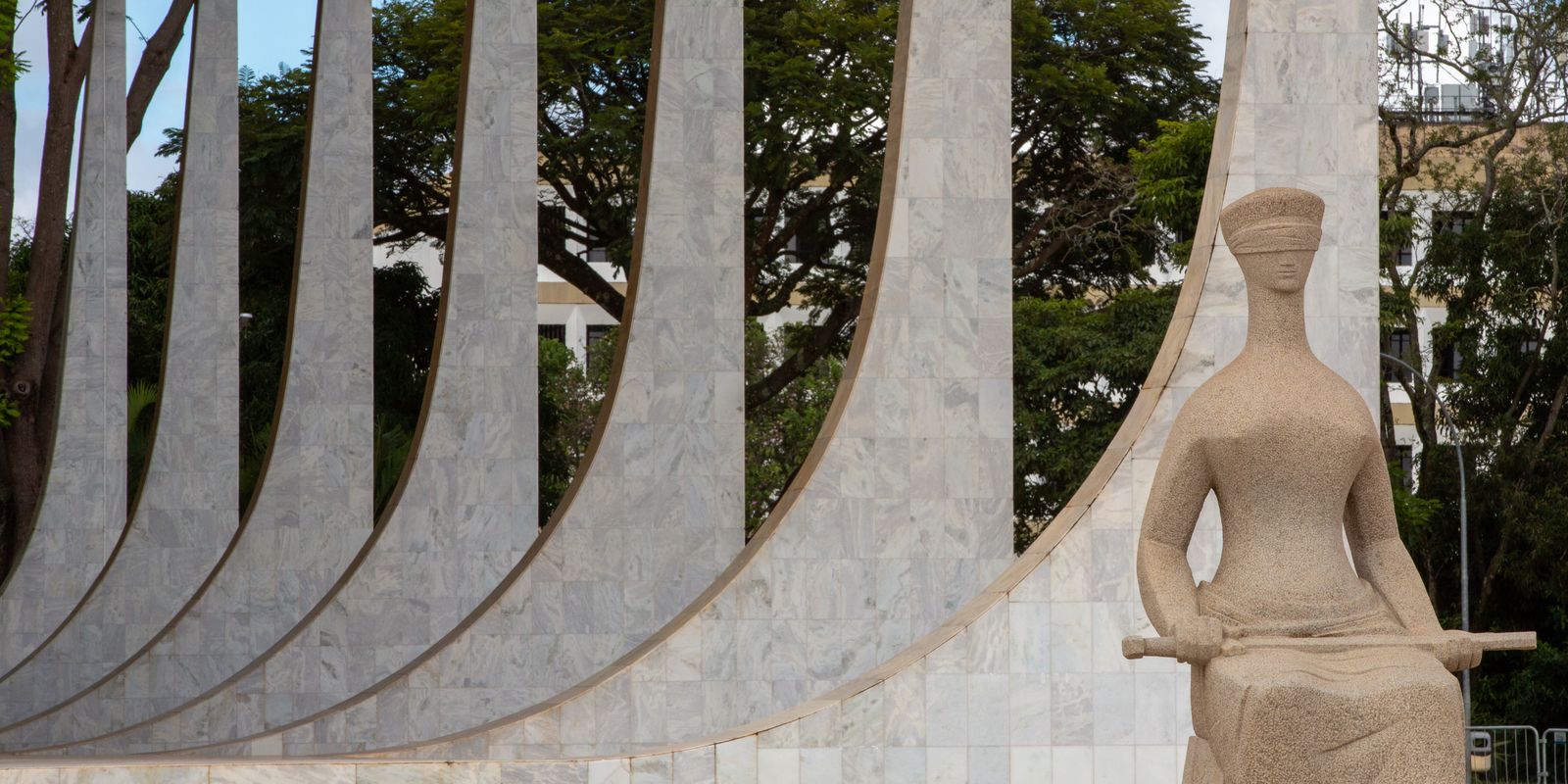 stf-suspende-julgamento-de-recurso-para-garantir-revisao-da-vida-toda