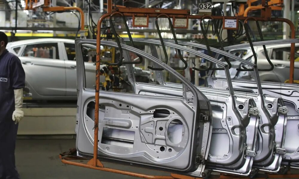 industria-nacional-varia-0,1%-em-marco-e-acumula-alta-de-3,1%-em-2026