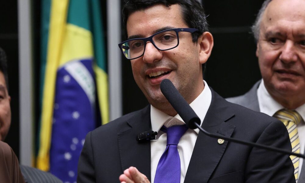 pf-mira-deputado-do-rj-e-fraudes-em-contratos-de-r$-200-milhoes