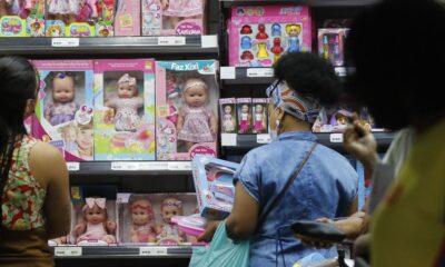 com-queda-do-dolar,-comercio-cresce-0,5%-em-marco-e-amplia-recorde