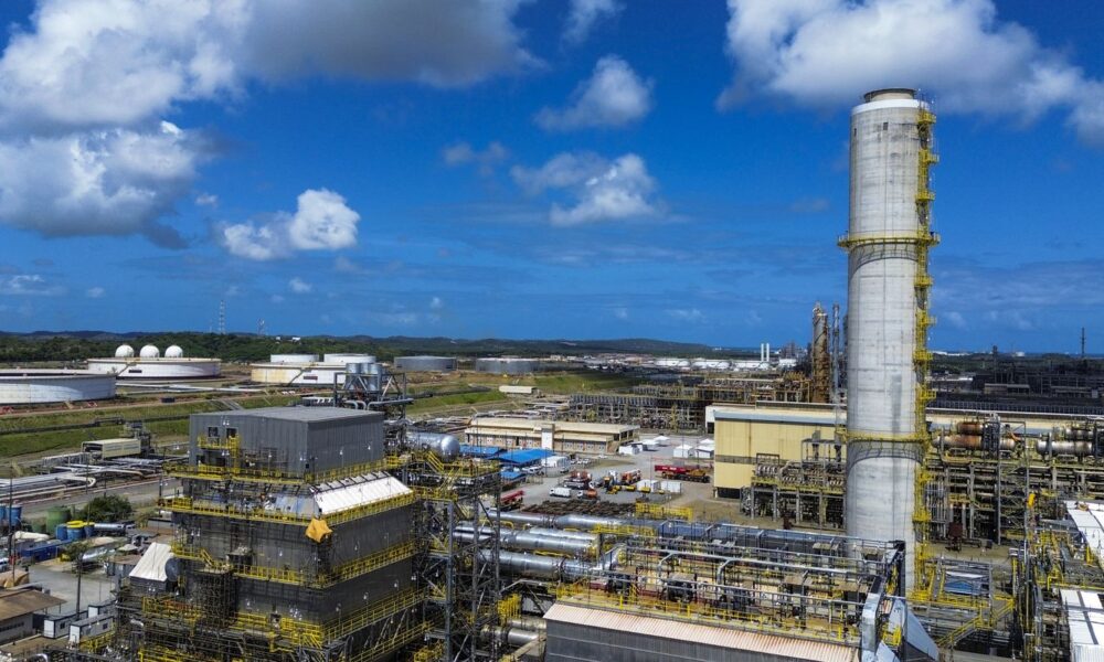 refinarias-da-petrobras-operam-com-mais-de-100%-de-capacidade;-entenda