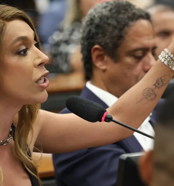 erika-hilton-rejeita-negociacao-sobre-compensacoes-na-pec-da-6×1 