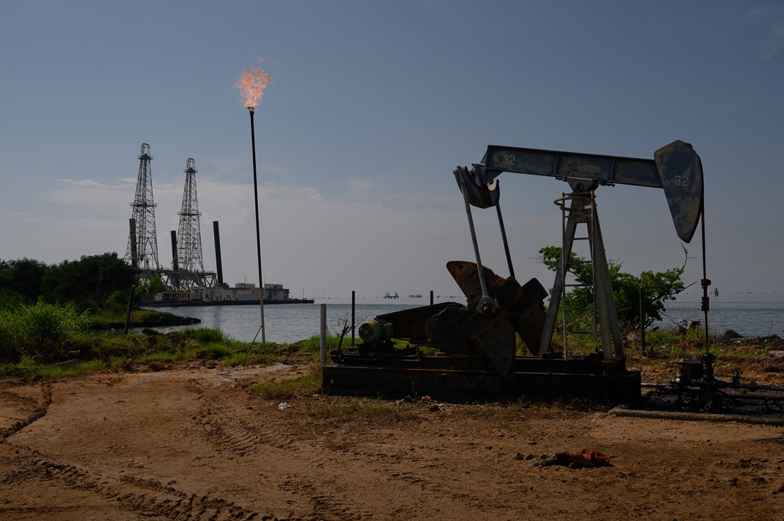 petroleo-fecha-em-queda-de-quase-7%-com-otimismo-sobre-negociacoes-entre-eua-ira