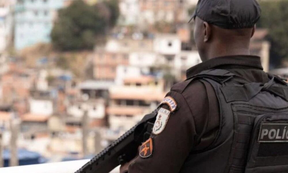cinco-pessoas-morrem-em-operacao-contra-o-trafico-de-drogas-no-rio