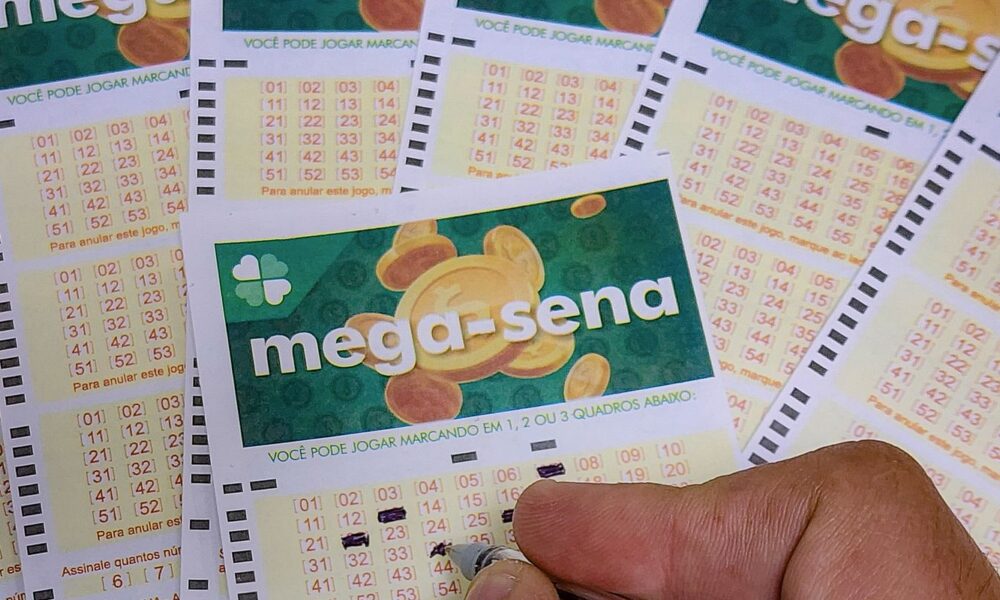 mega-sena-acumula-e-premio-principal-vai-para-r$-16-milhoes