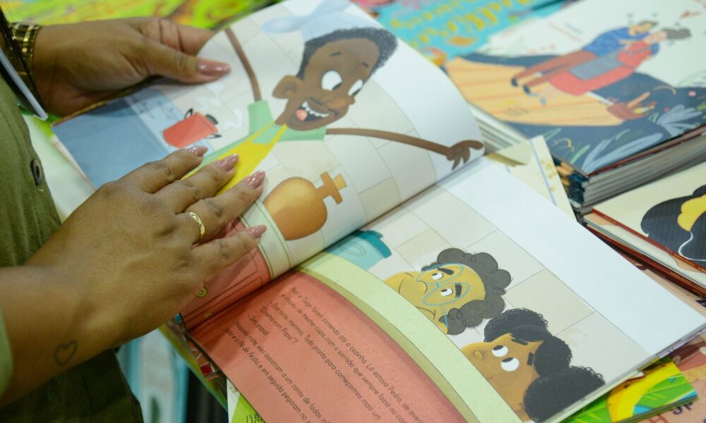 bienal-nas-escolas-entra-em-clima-de-copa-para-estimular-leitura-no-rj