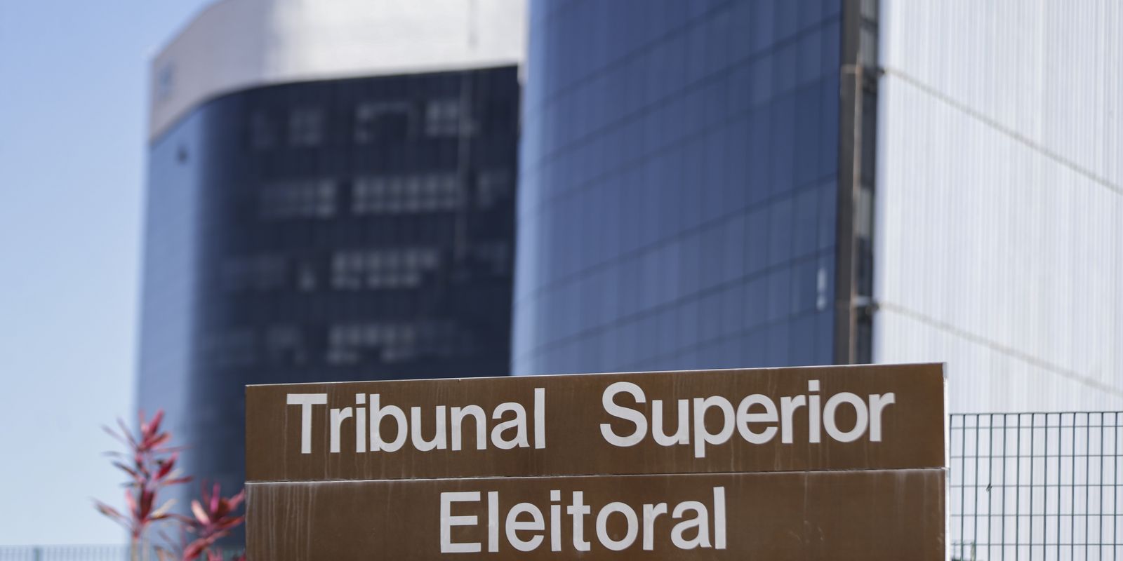 tse-julga-liminar-que-suspendeu-pesquisa-desfavoravel-a-flavio