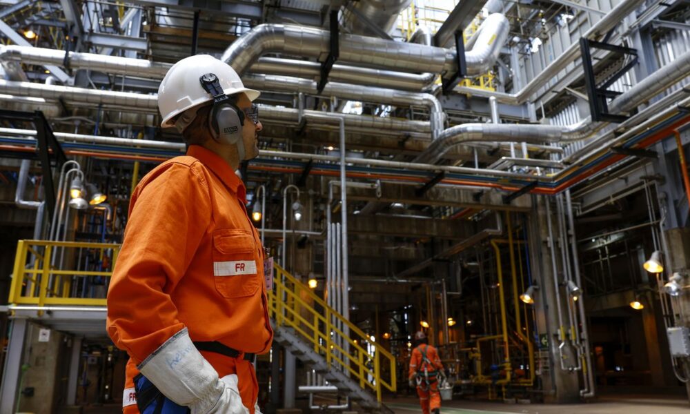 economia-brasileira-cresceu-0,1%-em-abril,-estima-previa-da-fgv