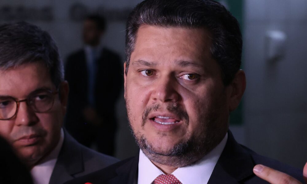alcolumbre-mantem-pec-6×1-travada-em-semana-esvaziada-no-senado